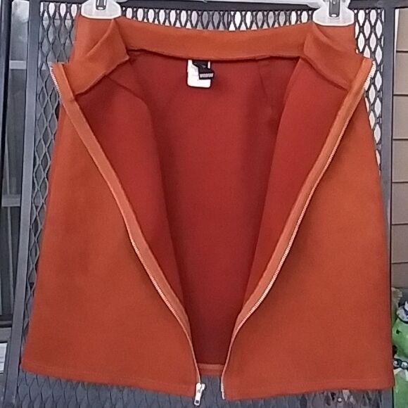 Faux Suede Mini Skirt by Windsor Gold Toned Front Zipper Fall Theme Size Small - Picture 3 of 6